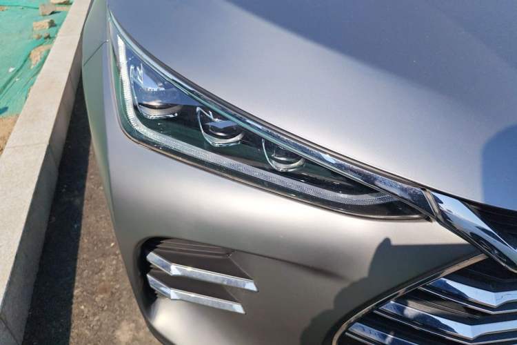 Used BYD Tang New Energy 2018 DM 2.0T All-Wheel Drive Smart Connect Genesis Edition 7 Seats China V Emission Standard Right Front Headlight