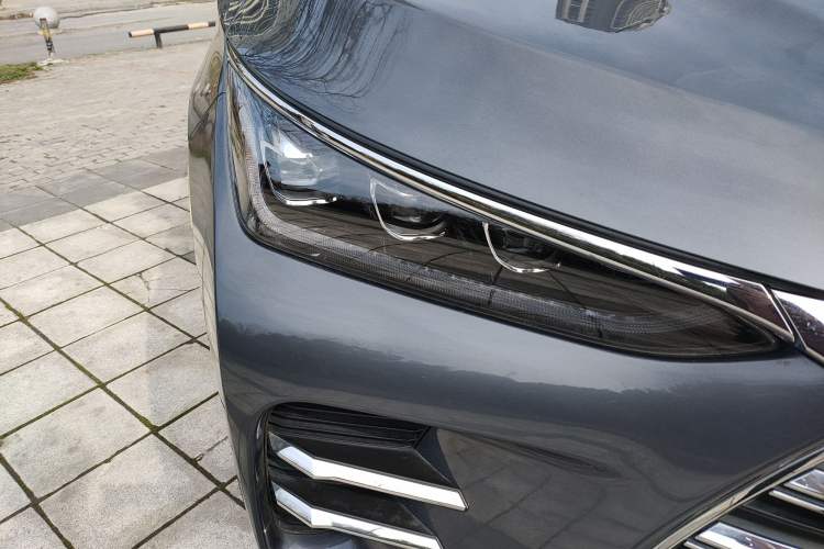Used BYD Tang New Energy 2018 DM 2.0T All-Wheel Drive Smart Connectivity Luxury Model 7 Seats China V Emission Standard Right Front Headlight