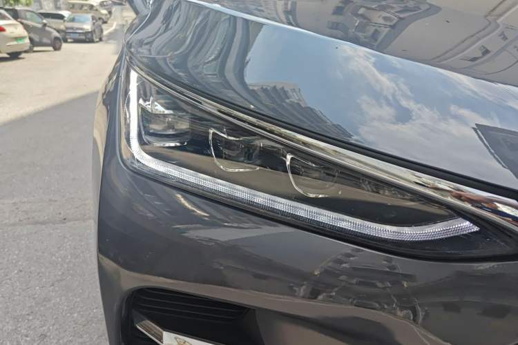 Used BYD Tang New Energy 2018 DM 2.0T All-Wheel Drive Smart Connectivity Luxury Model 7 Seats China V Emission Standard Right Front Headlight