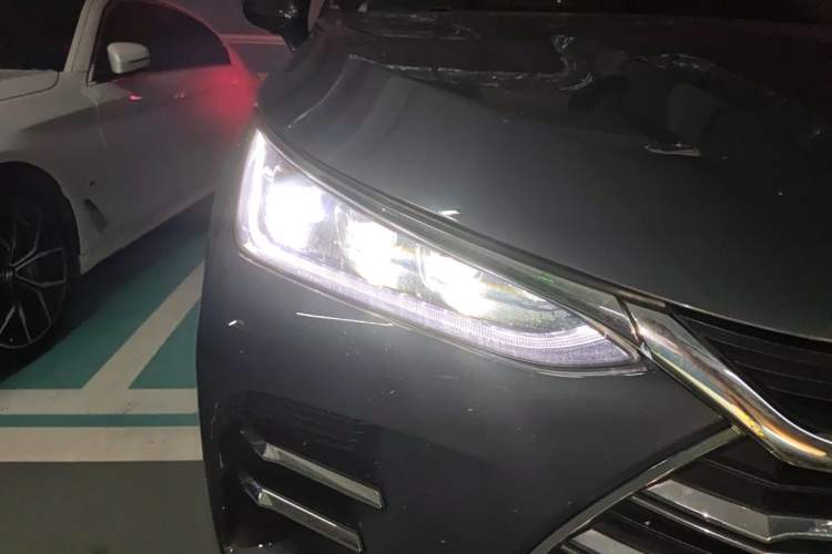 Used BYD Tang New Energy 2018 DM 2.0T All-Wheel Drive Smart Connect Elite 7-Seater China V Emission Standard Right Front Headlight