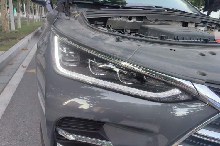 Used BYD Tang New Energy 2018 DM 2.0T All-Wheel Drive Smart Connectivity Luxury Model 7 Seats China V Emission Standard Right Front Headlight