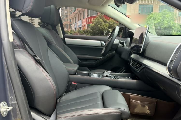 Used BYD Tang New Energy 2018 DM 2.0T All-Wheel Drive Smart Connect Elite 7-Seater China V Emission Standard Right Front Seat