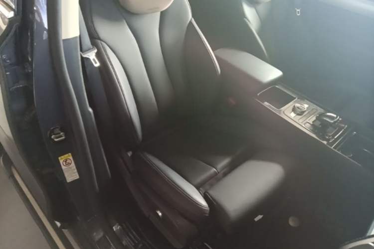 Used BYD Tang New Energy 2018 DM 2.0T All-Wheel Drive Smart Connect Elite 7-Seater China V Emission Standard Right Front Seat