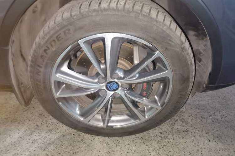 Used BYD Tang New Energy 2018 DM 2.0T All-Wheel Drive Smart Connectivity Luxury Model 7 Seats China V Emission Standard Right Front Wheel Hub