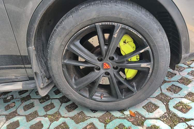 Used BYD Tang New Energy 2018 DM 2.0T All-Wheel Drive Smart Connectivity Luxury Model 7 Seats China V Emission Standard Right Front Wheel Hub