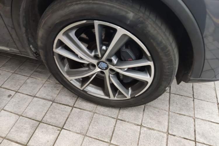 Used BYD Tang New Energy 2018 DM 2.0T All-Wheel Drive Smart Connectivity Luxury Model 7 Seats China V Emission Standard Right Front Wheel Hub