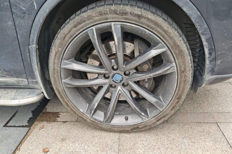 Used BYD Tang New Energy 2018 DM 2.0T All-Wheel Drive Smart Connectivity Luxury Model 7 Seats China V Emission Standard Right Front Wheel Hub