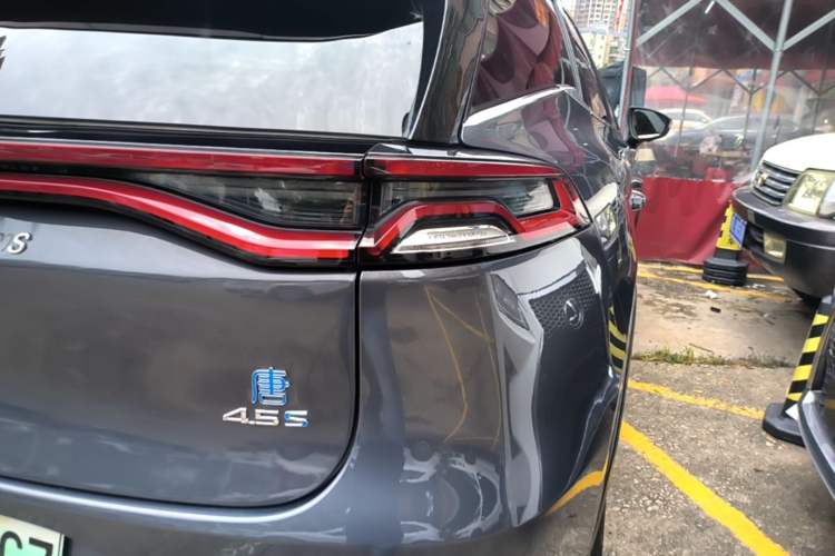 Used BYD Tang New Energy 2018 DM 2.0T All-Wheel Drive Smart Connectivity Luxury Model 7 Seats China V Emission Standard Right Rear Taillight