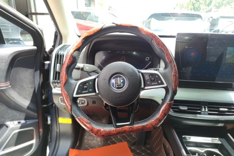 Used BYD Tang New Energy 2018 DM 2.0T All-Wheel Drive Smart Connectivity Luxury Model 7 Seats China V Emission Standard Steering Wheel