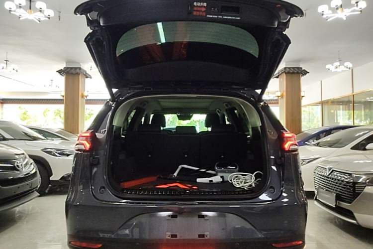 Used BYD Tang New Energy 2018 DM 2.0T All-Wheel Drive Smart Connectivity Enjoyment Model 5 Seats China V Emission Standard Trunk