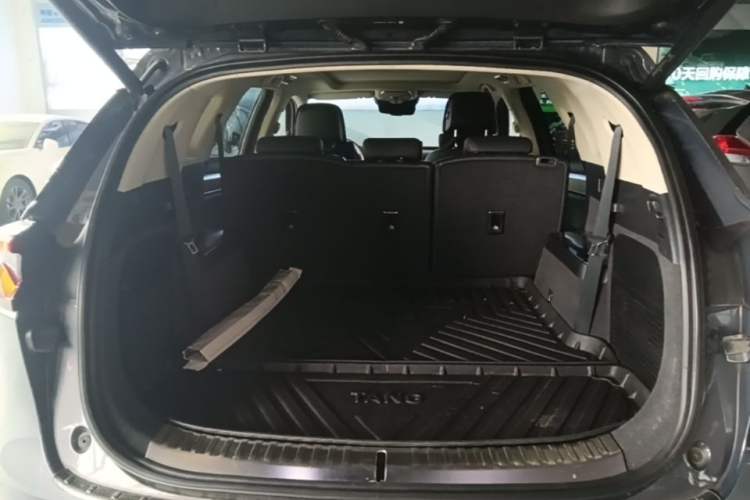 Used BYD Tang New Energy 2018 DM 2.0T All-Wheel Drive Smart Connect Elite 7-Seater China V Emission Standard Trunk