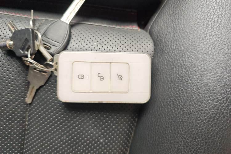 Used BYD Tang New Energy 2018 DM 2.0T All-Wheel Drive Smart Connect Genesis Edition 7 Seats China V Emission Standard Vehicle Key