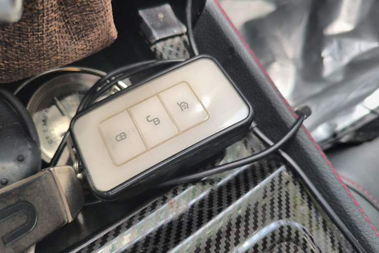 Used BYD Tang New Energy 2018 DM 2.0T All-Wheel Drive Smart Connectivity Luxury Model 7 Seats China V Emission Standard Vehicle Key