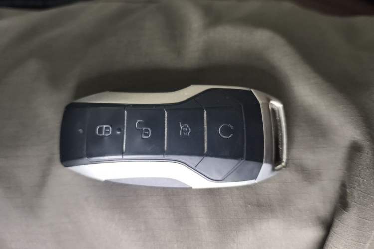 Used BYD Tang New Energy 2018 DM 2.0T All-Wheel Drive Smart Connect Advanced Model 7 Seats China V Emission Standard Vehicle Key
