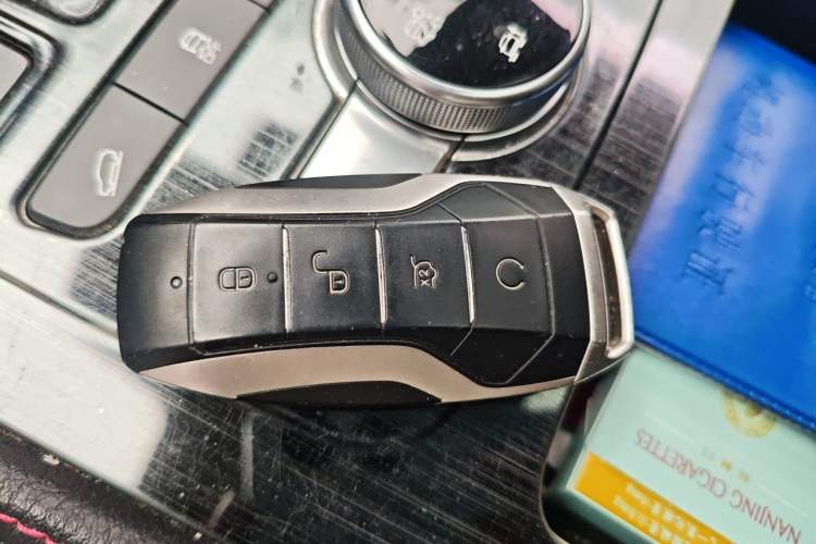 Used BYD Tang New Energy 2018 DM 2.0T All-Wheel Drive Smart Connectivity Luxury Model 7 Seats China V Emission Standard Vehicle Key