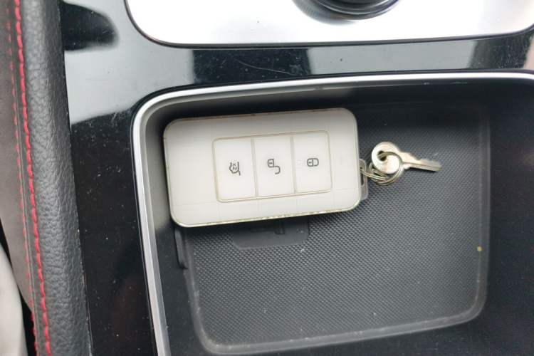 Used BYD Tang New Energy 2018 DM 2.0T All-Wheel Drive Smart Connect Elite 7-Seater China V Emission Standard Vehicle Key