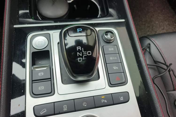 Used BYD Tang New Energy 2018 DM 2.0T All-Wheel Drive Smart Connectivity Luxury Model 7 Seats China V Emission Standard Gear Lever