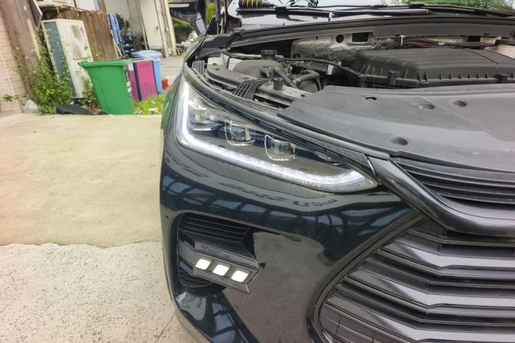 Used BYD Tang New Energy 2018 DM 2.0T All-Wheel Drive Smart Connectivity Luxury Model 7 Seats China V Emission Standard Right Front Headlight
