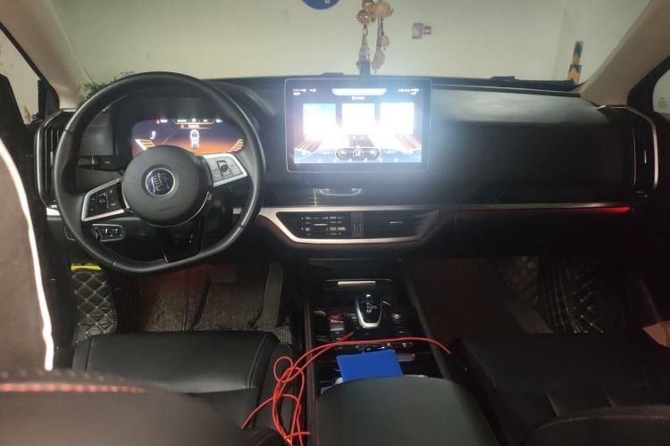 Used BYD Tang New Energy 2018 DM 2.0T All-Wheel Drive Smart Connectivity Luxury Model 7 Seats China V Emission Standard Center Console