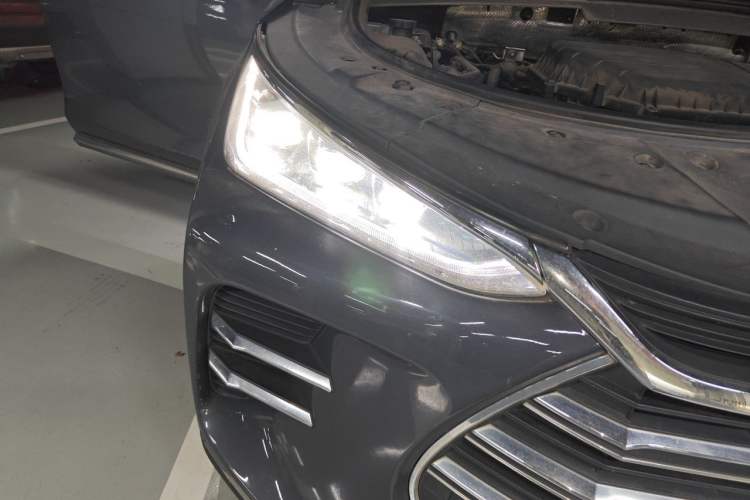 Used BYD Tang New Energy 2018 DM 2.0T All-Wheel Drive Smart Connectivity Luxury Model 7 Seats China V Emission Standard Right Front Headlight