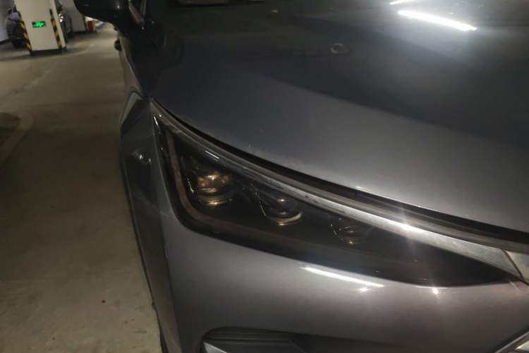 Used BYD Tang New Energy 2018 DM 2.0T All-Wheel Drive Smart Connectivity Luxury Model 7 Seats China V Emission Standard Right Front Headlight