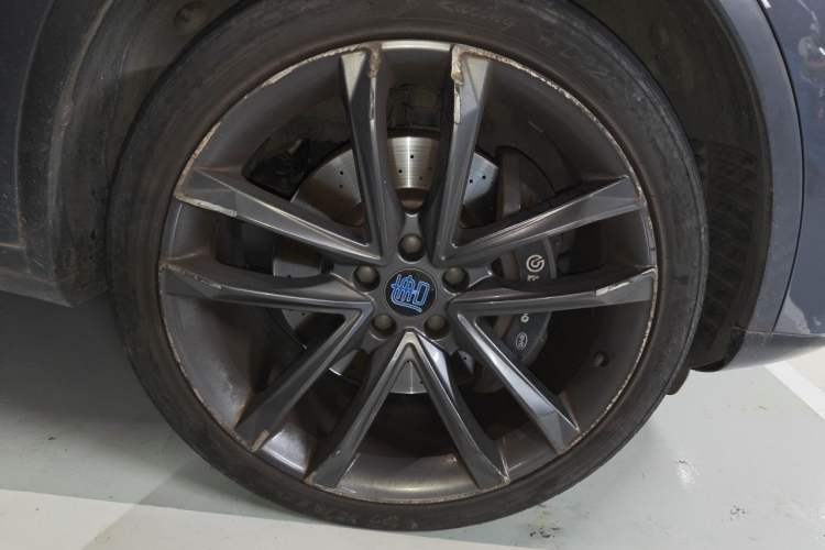 Used BYD Tang New Energy 2018 DM 2.0T All-Wheel Drive Smart Connectivity Luxury Model 7 Seats China V Emission Standard Right Front Wheel Hub