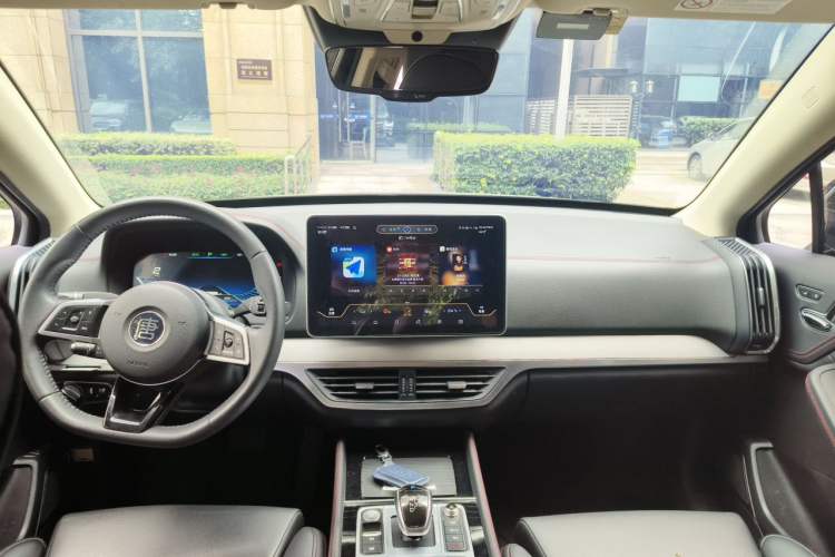 Used BYD Tang New Energy 2018 DM 2.0T All-Wheel Drive Smart Connect Elite 7-Seater China V Emission Standard Center Console