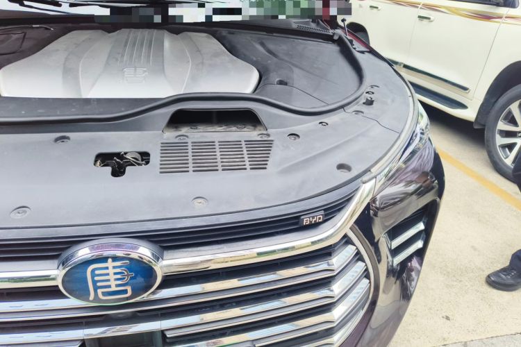 Used BYD Tang New Energy 2018 DM 2.0T All-Wheel Drive Smart Connect Elite 7-Seater China V Emission Standard Engine Bay Left