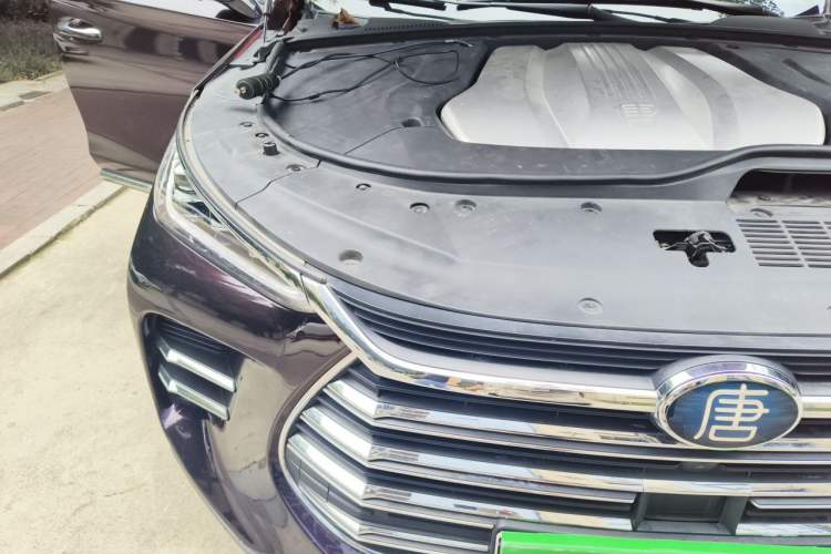 Used BYD Tang New Energy 2018 DM 2.0T All-Wheel Drive Smart Connect Elite 7-Seater China V Emission Standard Engine Bay Right