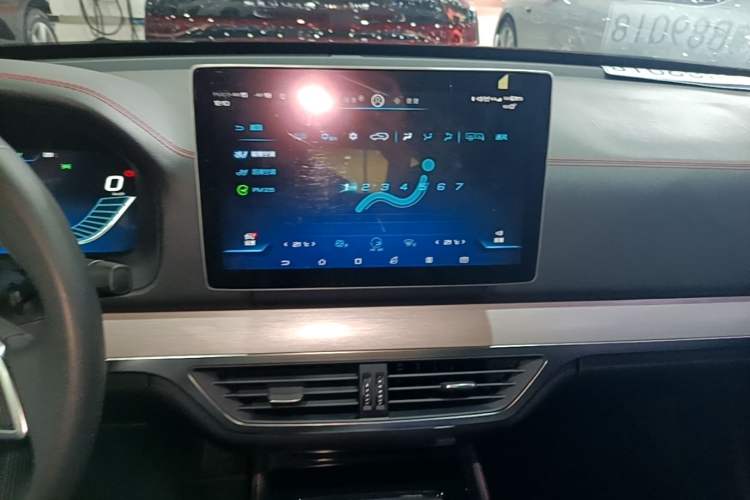 Used BYD Tang New Energy 2018 DM 2.0T All-Wheel Drive Smart Connectivity Luxury Model 7 Seats China V Emission Standard Audio And AC Panel