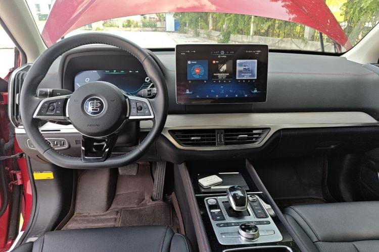 Used BYD Tang New Energy 2018 DM 2.0T All-Wheel Drive Smart Connectivity Luxury Model 7 Seats China V Emission Standard Center Console