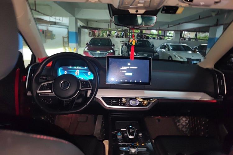 Used BYD Tang New Energy 2018 DM 2.0T All-Wheel Drive Smart Connectivity Luxury Model 7 Seats China V Emission Standard Center Console