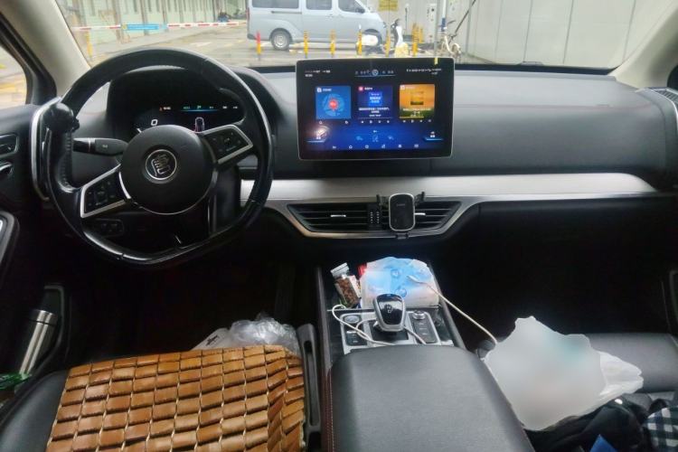 Used BYD Tang New Energy 2018 DM 2.0T All-Wheel Drive Smart Connectivity Luxury Model 7 Seats China V Emission Standard Center Console