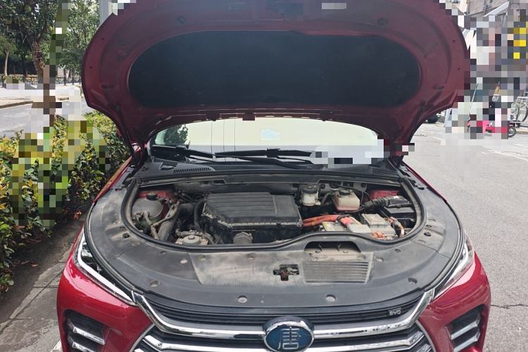 Used BYD Tang New Energy 2018 DM 2.0T All-Wheel Drive Smart Connectivity Luxury Model 7 Seats China V Emission Standard Engine Bay