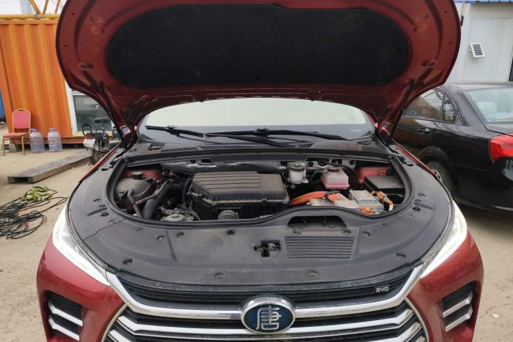 Used BYD Tang New Energy 2018 DM 2.0T All-Wheel Drive Smart Connectivity Luxury Model 7 Seats China V Emission Standard Engine Bay