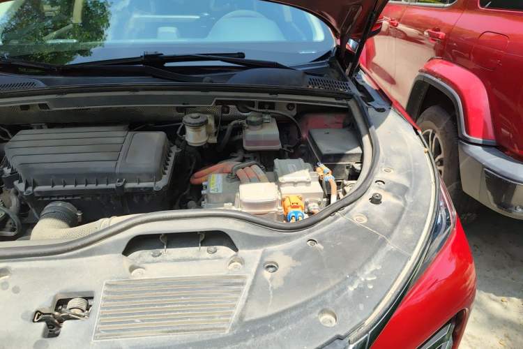 Used BYD Tang New Energy 2018 DM 2.0T All-Wheel Drive Smart Connectivity Luxury Model 7 Seats China V Emission Standard Engine Bay Left