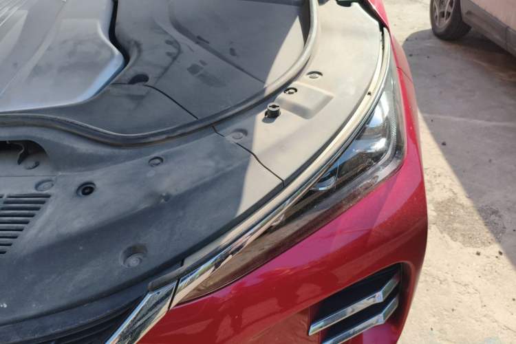 Used BYD Tang New Energy 2018 DM 2.0T All-Wheel Drive Smart Connect Genesis Edition 7 Seats China V Emission Standard Engine Bay Left