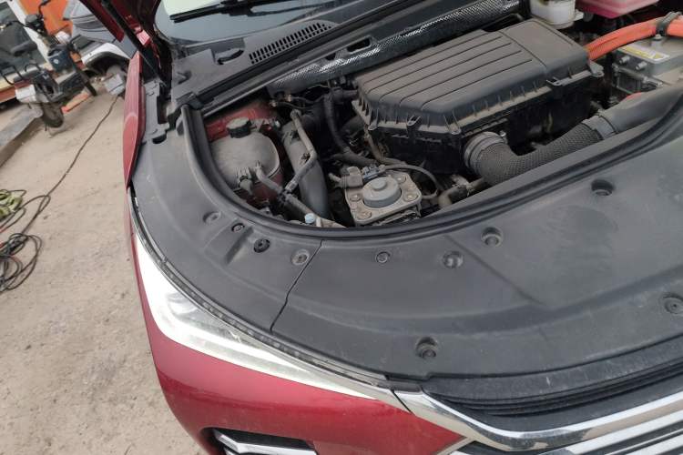 Used BYD Tang New Energy 2018 DM 2.0T All-Wheel Drive Smart Connectivity Luxury Model 7 Seats China V Emission Standard Engine Bay Right