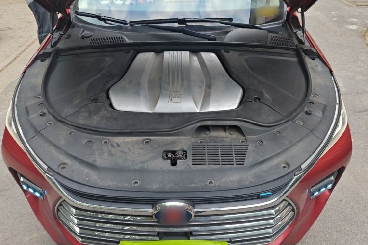 Used BYD Tang New Energy 2018 DM 2.0T All-Wheel Drive Smart Connect Elite 7-Seater China V Emission Standard Engine Bay