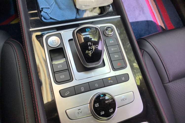 Used BYD Tang New Energy 2018 DM 2.0T All-Wheel Drive Smart Connect Advanced Model 7 Seats China V Emission Standard Gear Lever