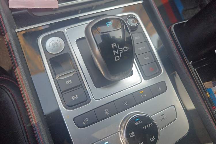 Used BYD Tang New Energy 2018 DM 2.0T All-Wheel Drive Smart Connectivity Luxury Model 7 Seats China V Emission Standard Gear Lever