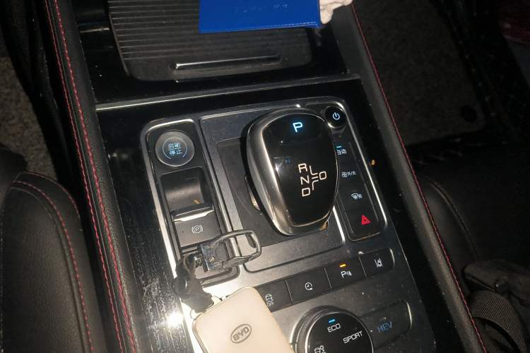 Used BYD Tang New Energy 2018 DM 2.0T All-Wheel Drive Smart Connect & Enjoyment Model 7 Seats China V Emission Standard Gear Lever