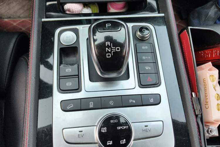 Used BYD Tang New Energy 2018 DM 2.0T All-Wheel Drive Smart Connect Elite 7-Seater China V Emission Standard Gear Lever