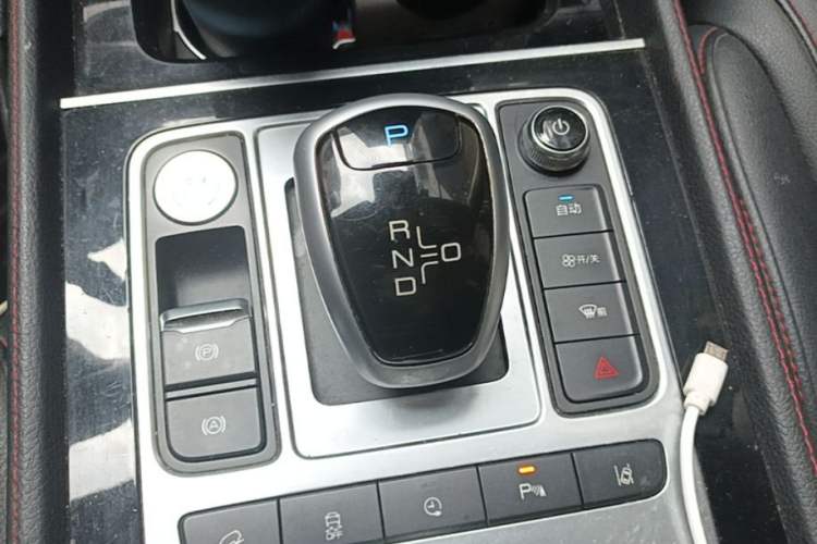 Used BYD Tang New Energy 2018 DM 2.0T All-Wheel Drive Smart Connectivity Luxury Model 7 Seats China V Emission Standard Gear Lever