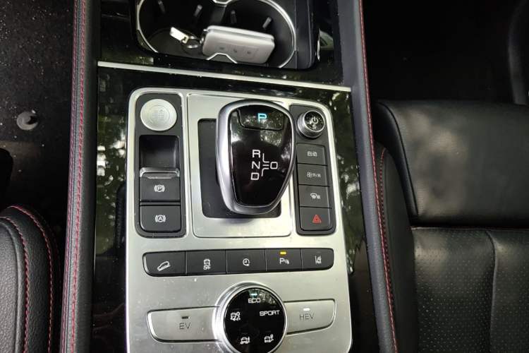 Used BYD Tang New Energy 2018 DM 2.0T All-Wheel Drive Smart Connect Genesis Edition 7 Seats China V Emission Standard Gear Lever