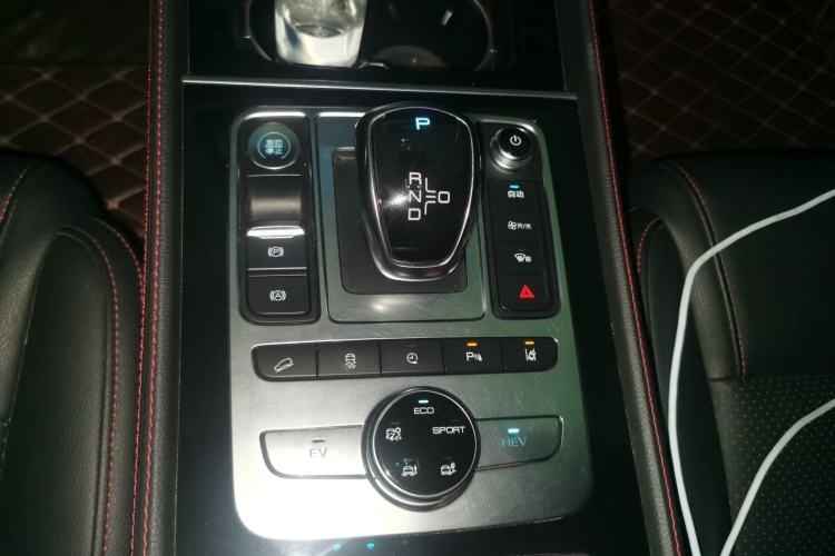 Used BYD Tang New Energy 2018 DM 2.0T All-Wheel Drive Smart Connectivity Luxury Model 7 Seats China V Emission Standard Gear Lever