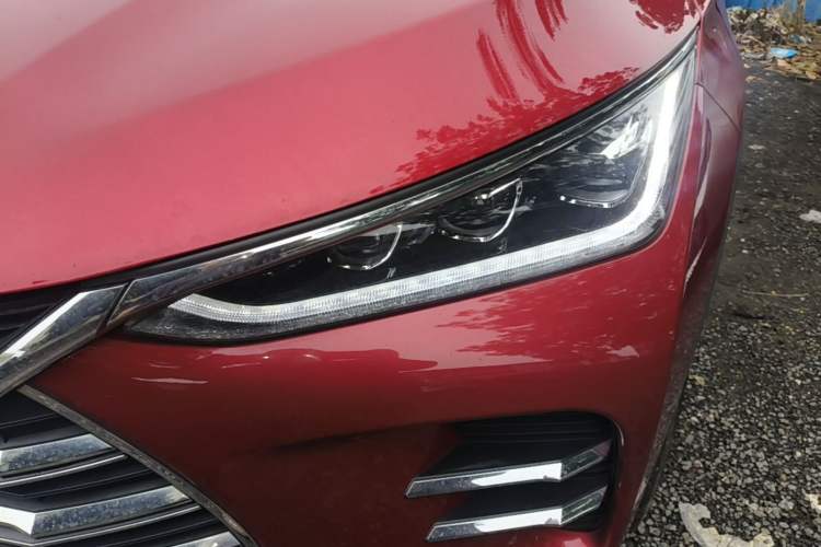Used BYD Tang New Energy 2018 DM 2.0T All-Wheel Drive Smart Connectivity Luxury Model 7 Seats China V Emission Standard Left Front Headlight
