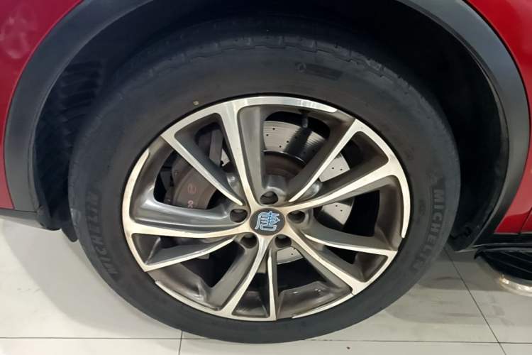 Used BYD Tang New Energy 2018 DM 2.0T All-Wheel Drive Smart Connectivity Luxury Model 7 Seats China V Emission Standard Left Front Wheel Hub
