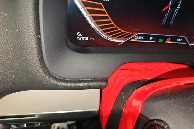 Used BYD Tang New Energy 2018 DM 2.0T All-Wheel Drive Smart Connectivity Luxury Model 7 Seats China V Emission Standard Odometer Close Up