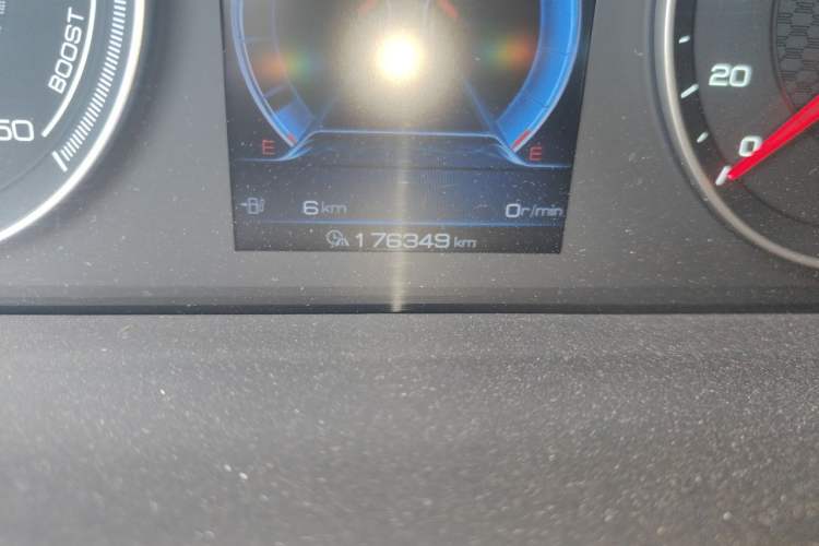 Used BYD Tang New Energy 2018 DM 2.0T All-Wheel Drive Smart Connect Advanced Model 7 Seats China V Emission Standard Odometer Close Up